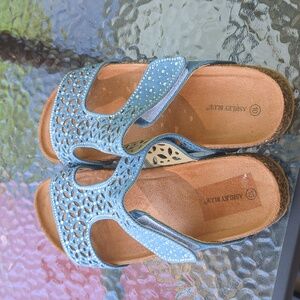 NWOT Ashley blue blue sandals size 10